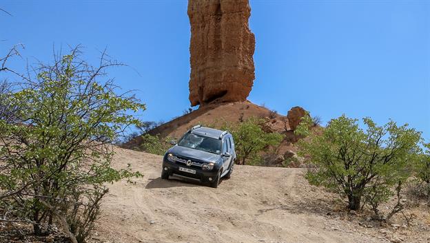 Ein 4WD hat in Namibia berechtigte Vorteile. Ohne Vierradantrieb wäre es unmöglich zum „Vinger-Klip“ hochzufahren. Für einen Spaziergang in die Höhe ist es definitiv zu heiss.